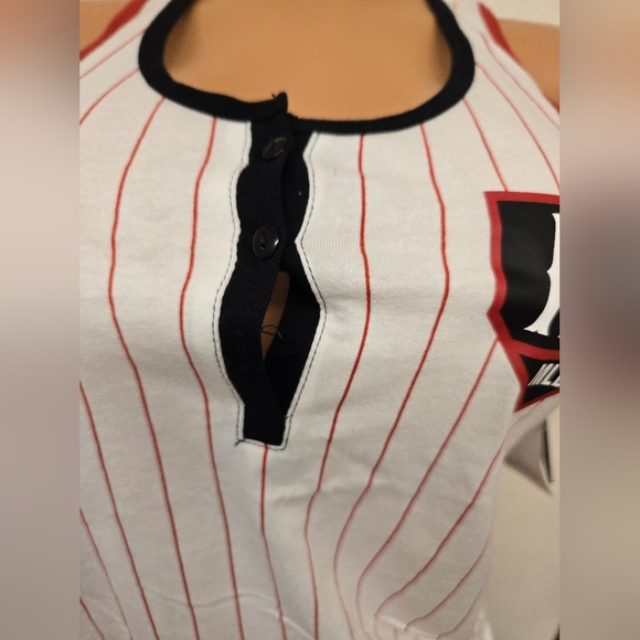 White and red New Era baseball tank top with a sporty vibe #baseballvibes - Picture 3 of 8